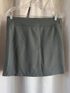 32 COOL olive Green Skort Size M